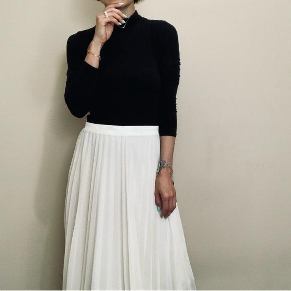 Brand New lace skirt - Picture 10 of 12